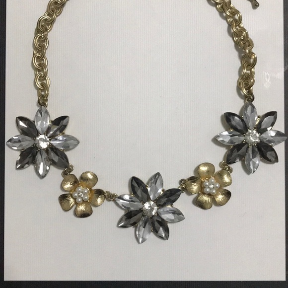 Anthropologie Crystal/Pearl Floral Gold Necklace - Picture 2 of 8